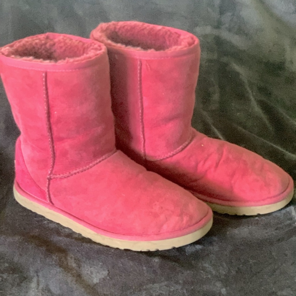 *B🛍B* Classic Fandango Pink UGGs. Size 8